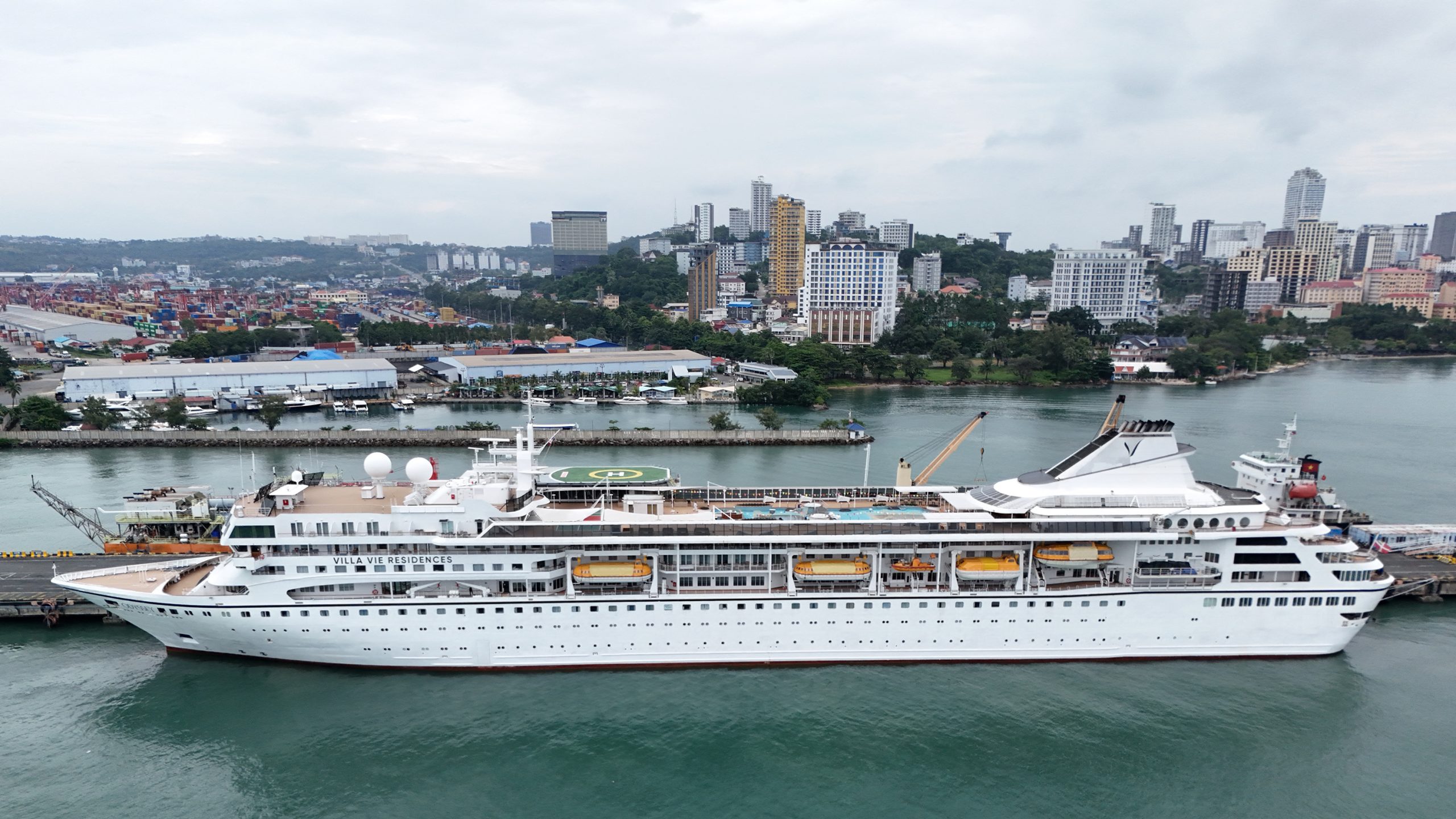 US cruise ship strands over 200 passengers because it can't afford fuel — Port Washington Community news